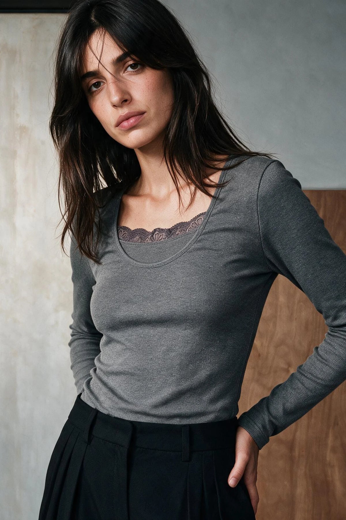 Lace-detail Top / GRAY TOP ATTIR-WOMEN