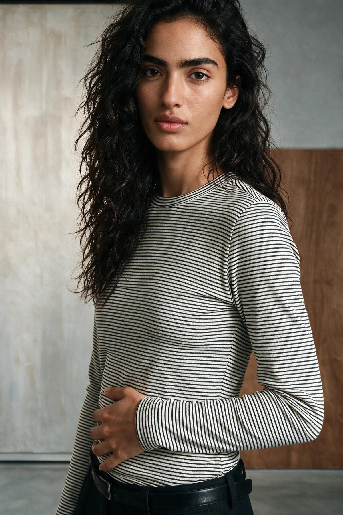 Striped Long Sleeves Top / BLACK & WHITE TEE ATTIR-WOMEN