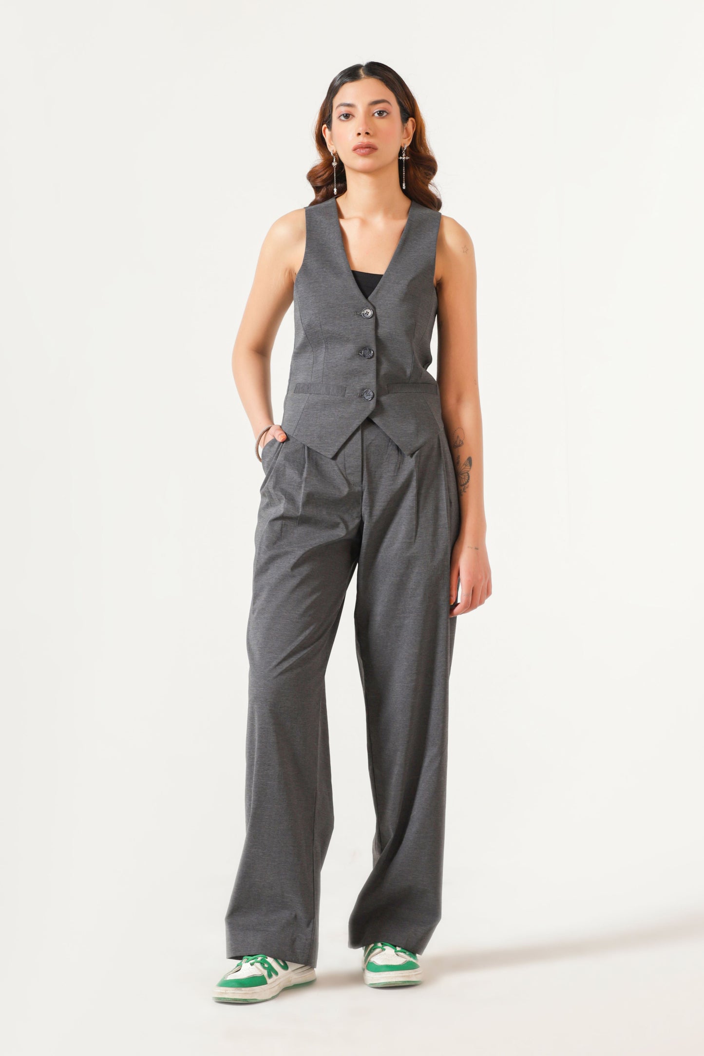 Wide-Leg Pleated Pants in Charcoal
