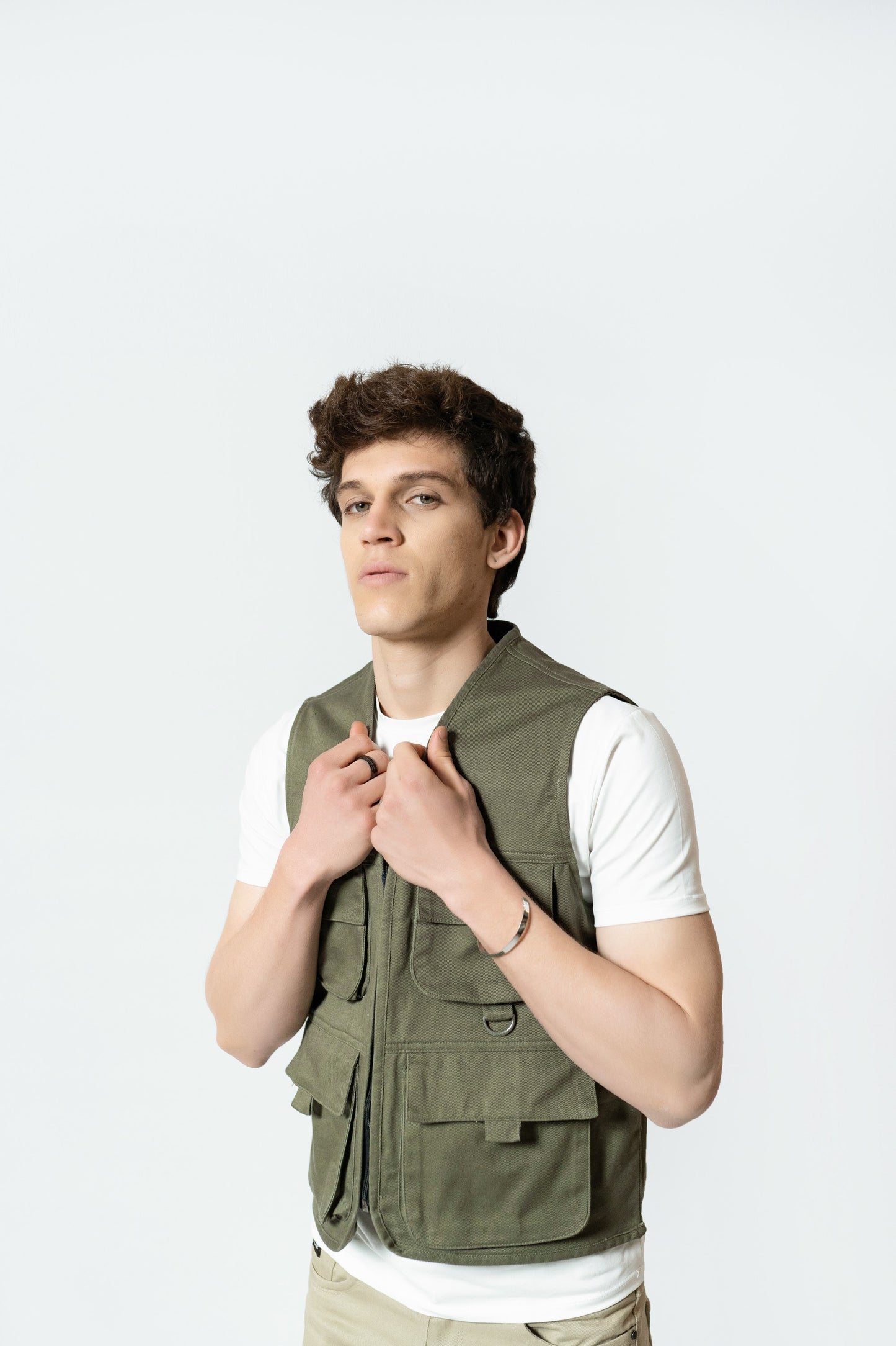 Utility Vest in Olive