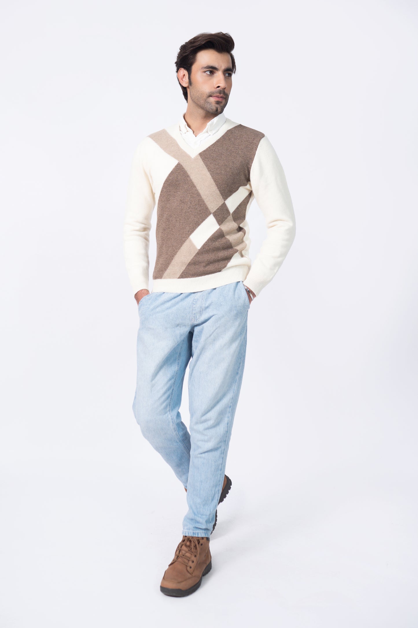 Intarsia Knit V-neck in Wool