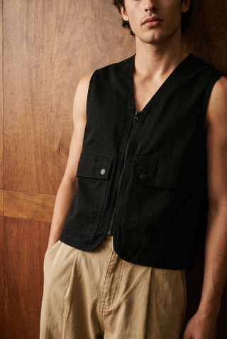 Pocket-detail Utility Vest in Black