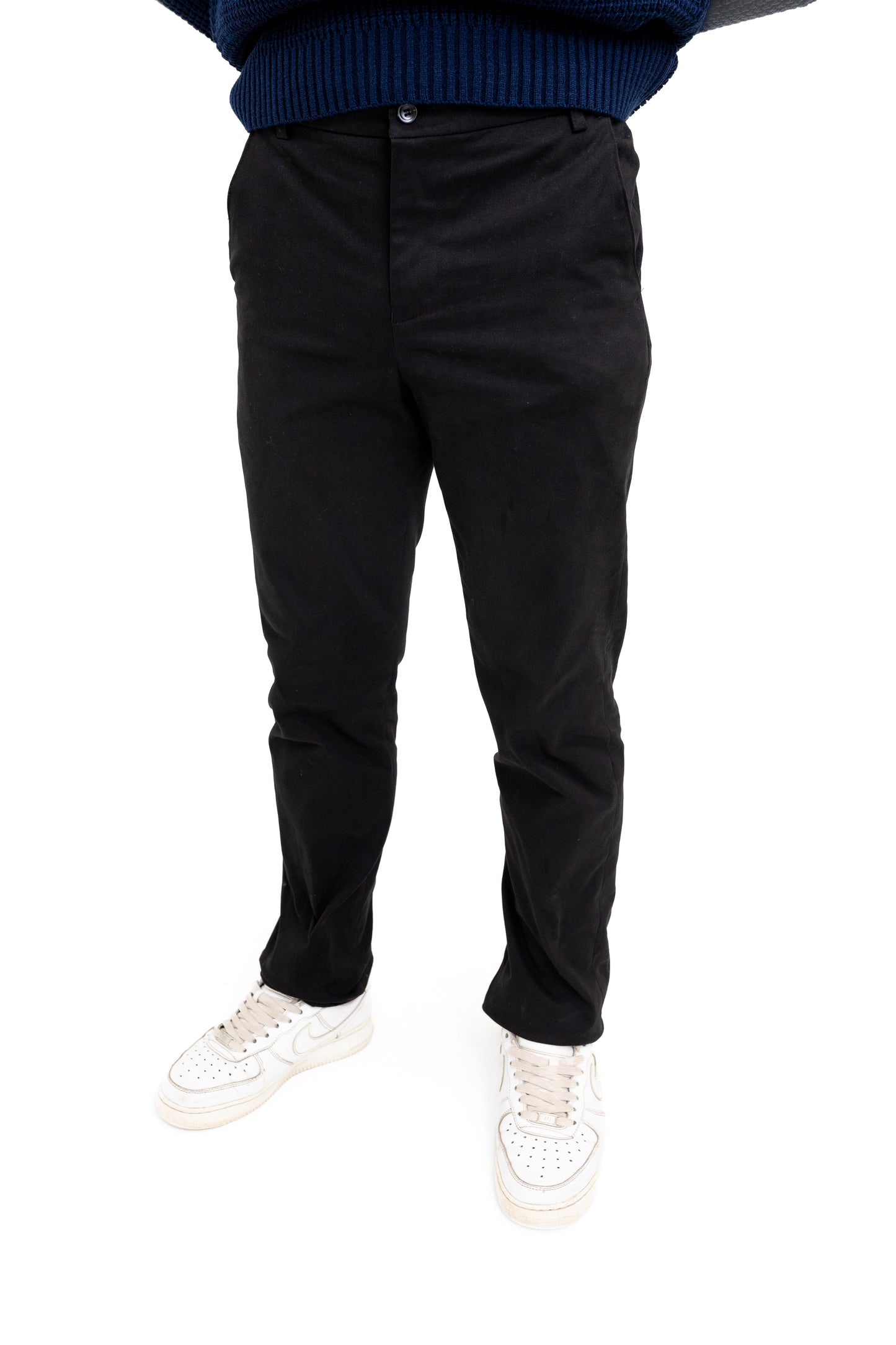 Straight-Fit Trouser in Black