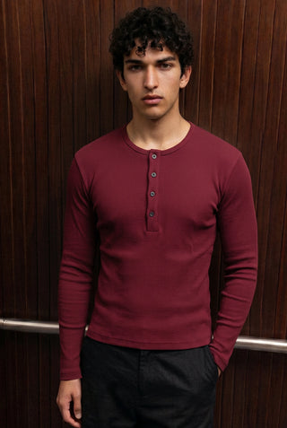 Ribbed Henley T-shirt in Maroon