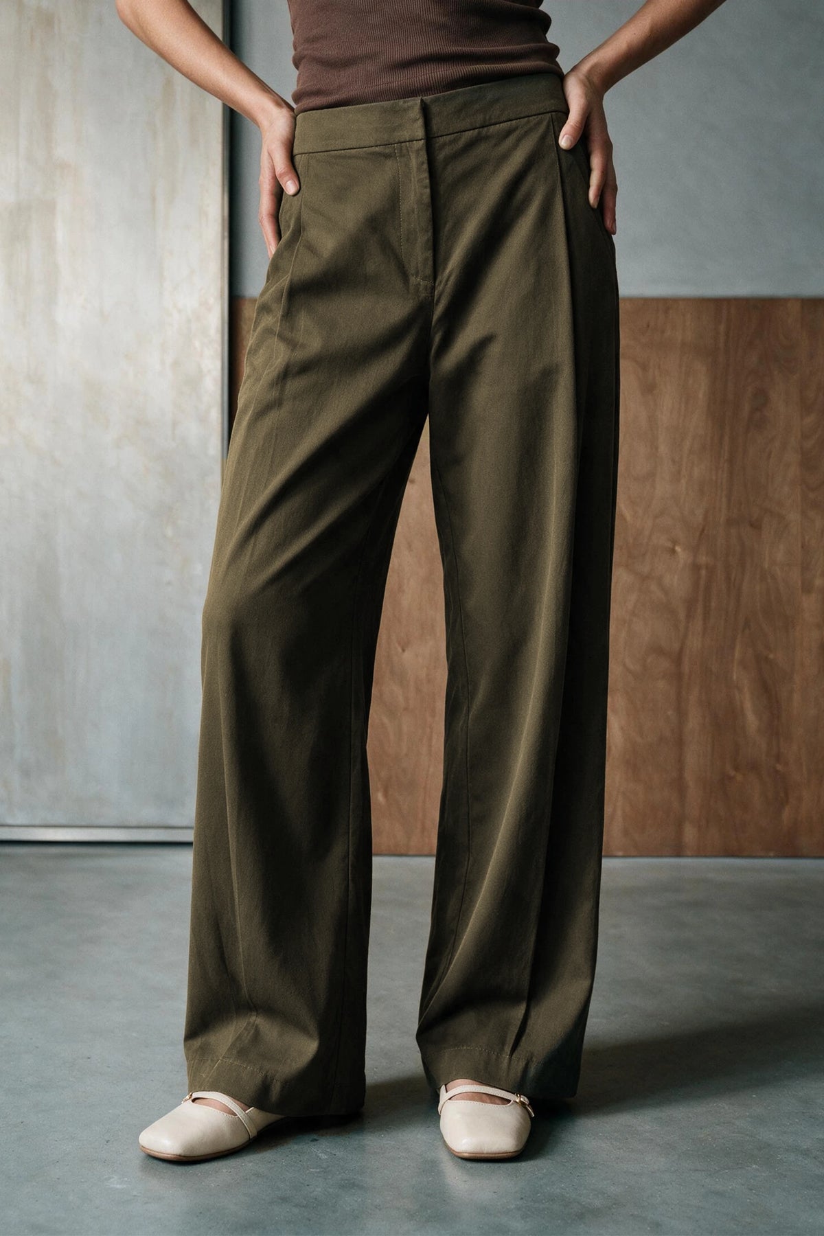 Reverse Pleated Twill Pants / DARK OLIVE PANT ATTIR-WOMEN