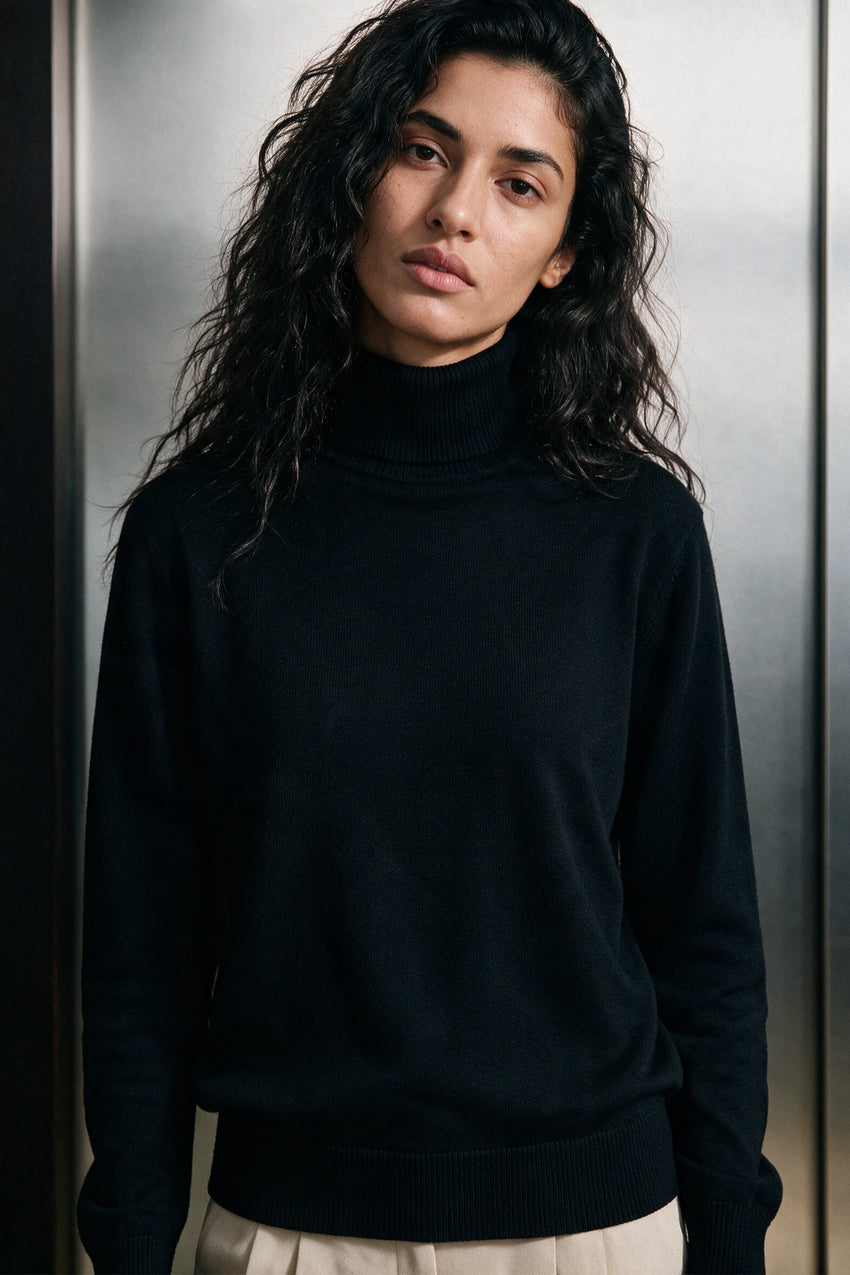 Knitted Turtleneck Sweater / BLACK SWEATER ATTIR-WOMEN