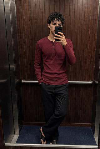 Ribbed Henley T-shirt in Maroon