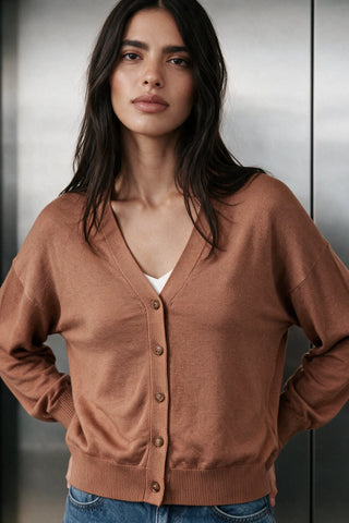 Everyday V-Neck Cardigan / CAMEL