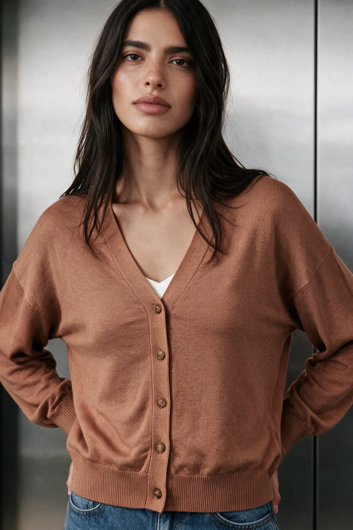 Everyday V-Neck Cardigan / CAMEL
