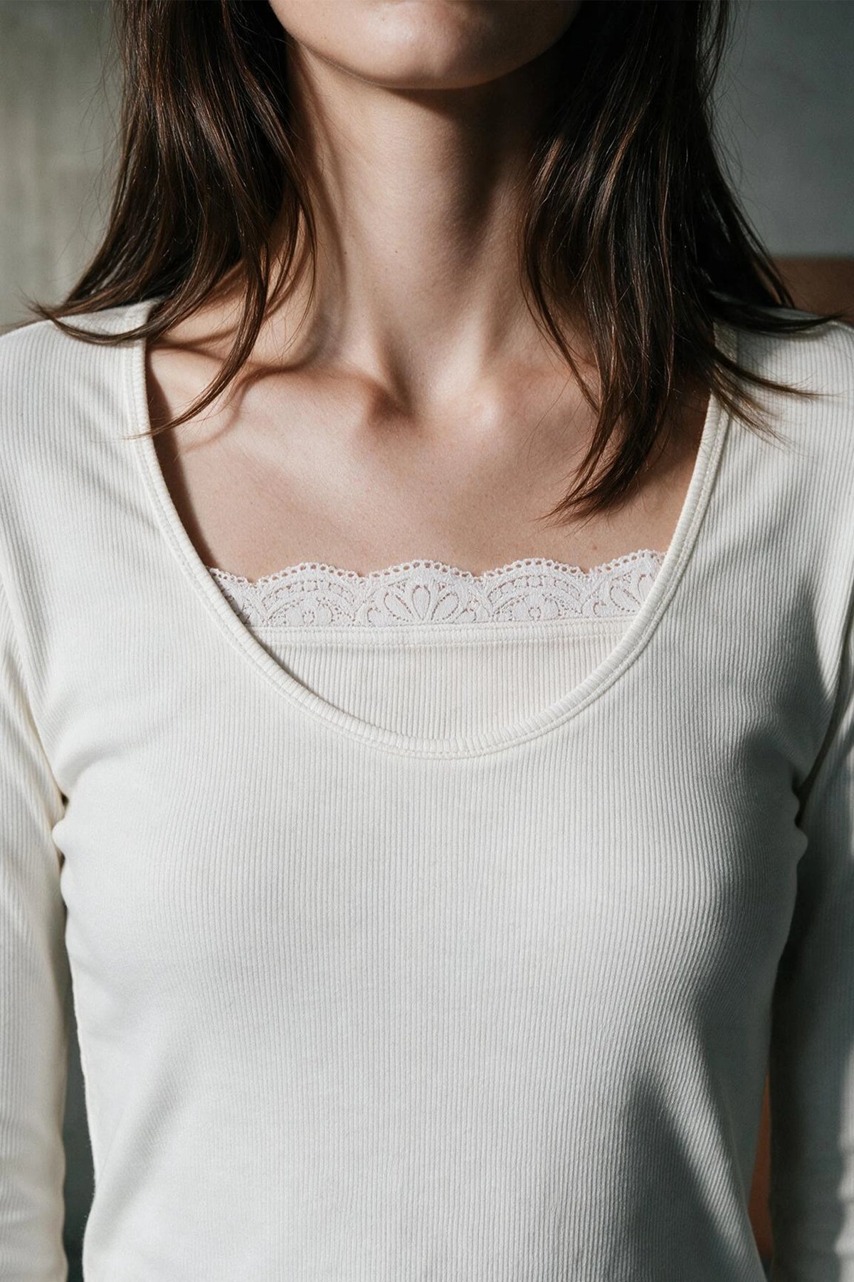 Lace-detail Top / WHITE TOP ATTIR-WOMEN