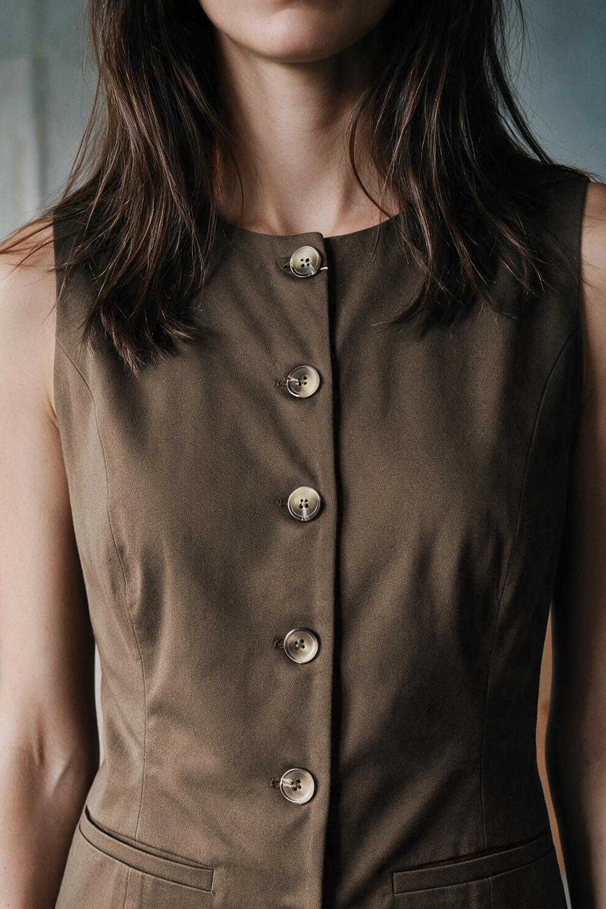 Sleeveless Twill Vest / DARK OLIVE VEST ATTIR-WOMEN