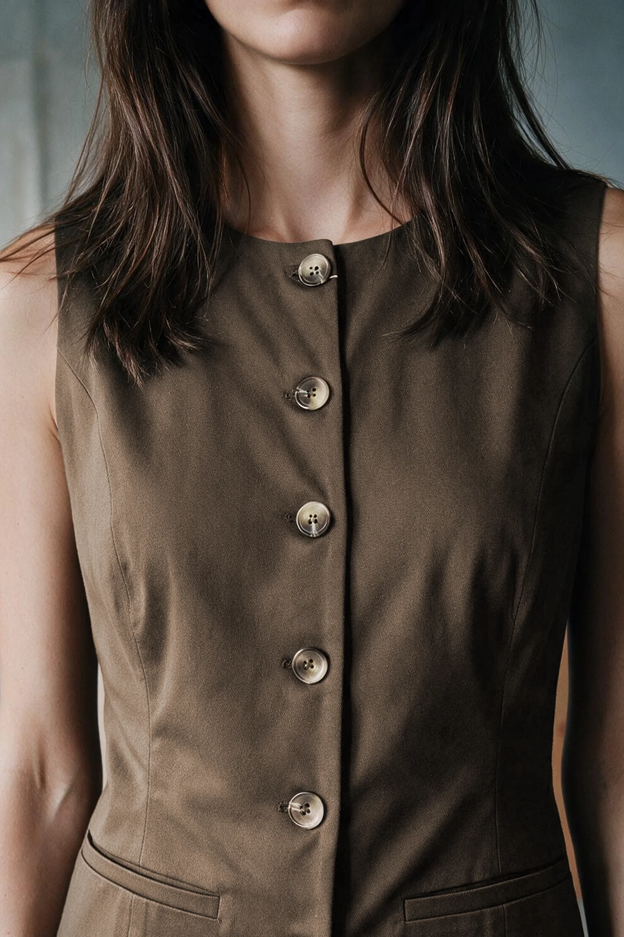 Sleeveless Twill Vest / DARK OLIVE