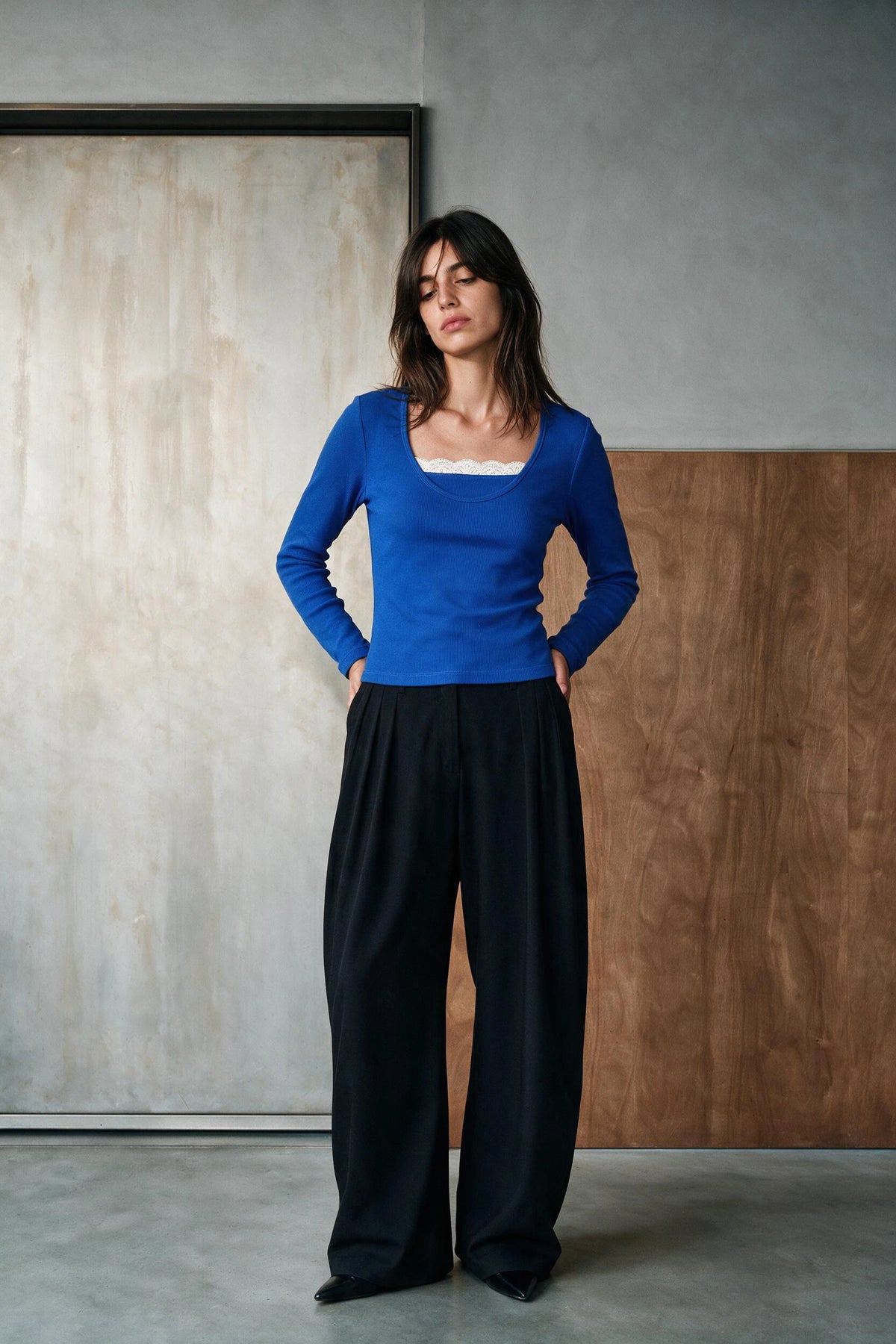 Lace-detail Top / BLUE TOP ATTIR-WOMEN