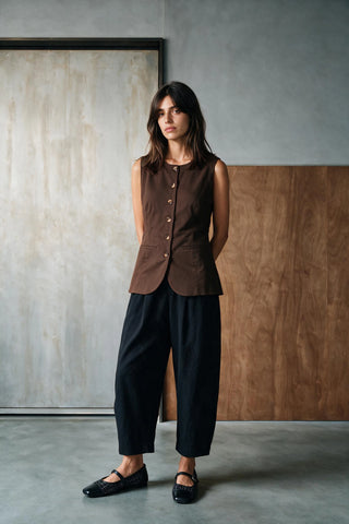 Sleeveless Twill Vest / CHOCOLATE VEST ATTIR-WOMEN