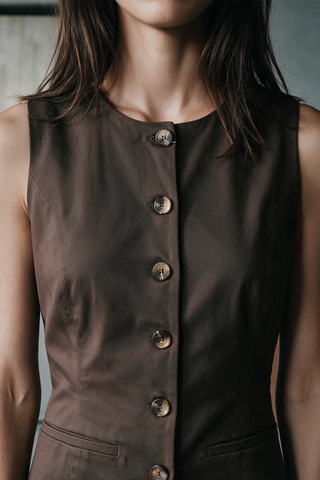 Sleeveless Twill Vest / CHOCOLATE VEST ATTIR-WOMEN