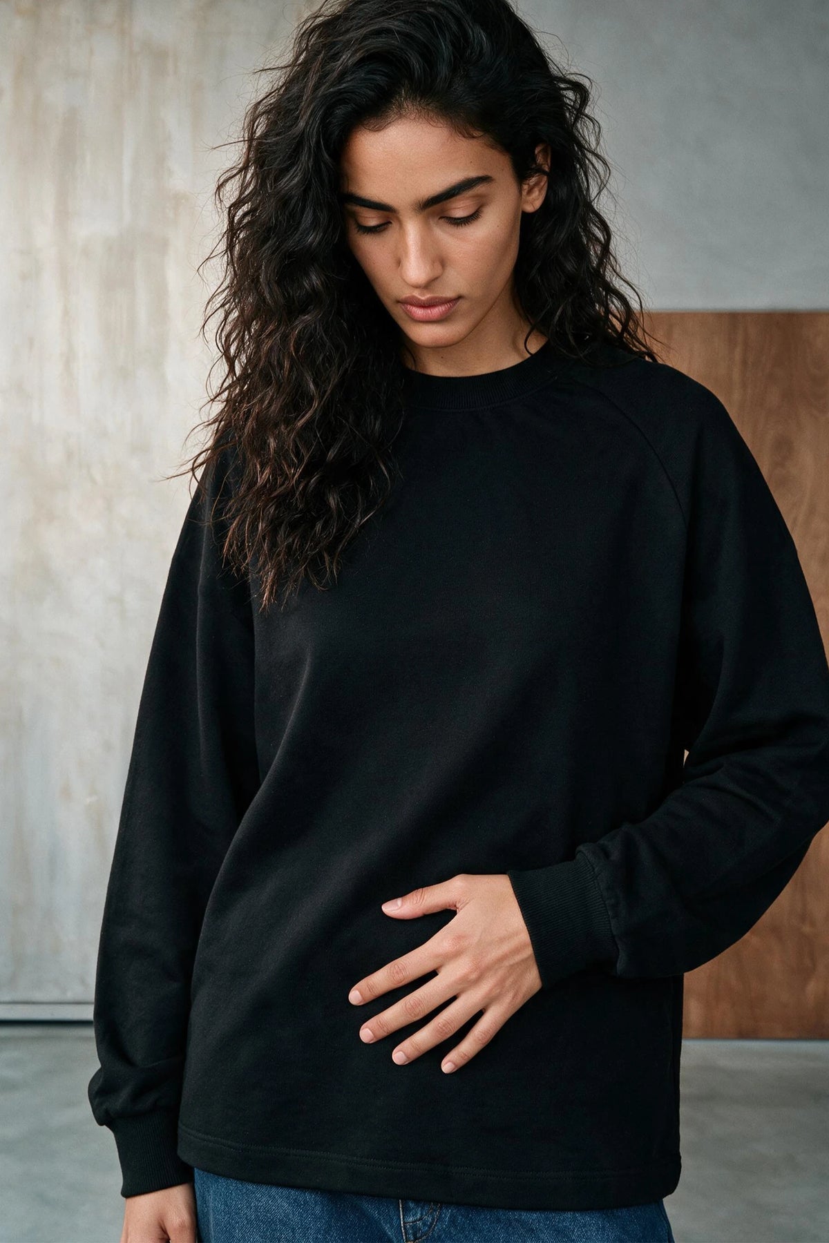 Lightweight Sweatshirt / BLACK TEE ATTIR-UNISEX