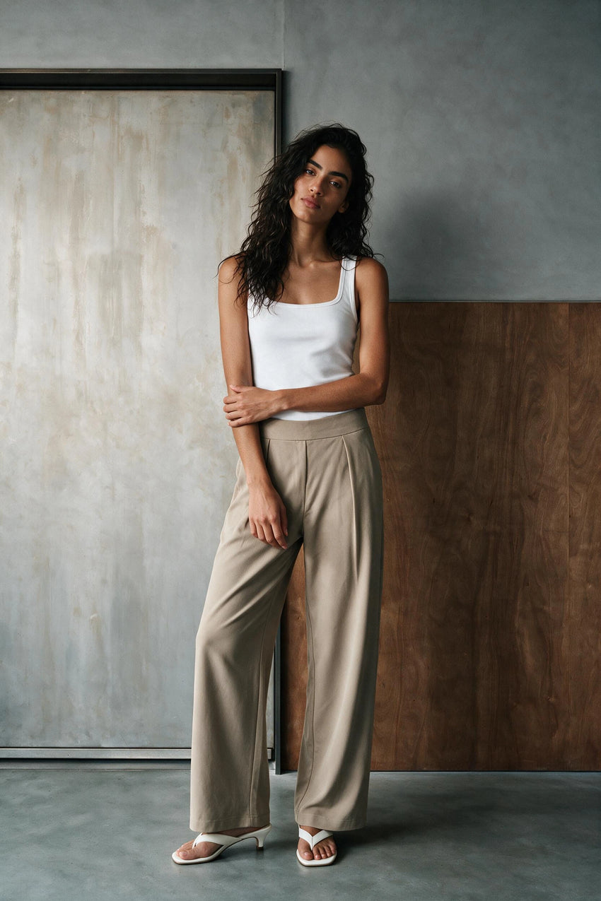 Square Neck Ribbed Tank Top / WHITE TANKTOP ATTIR-WOMEN