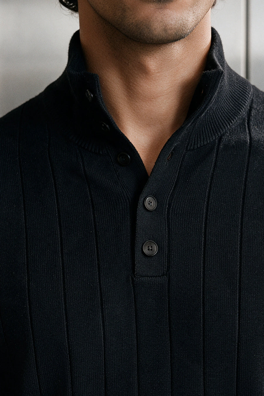Mock-Neck Button Up Sweater / BLACK