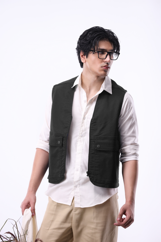 Pocket-detail Utility Vest in Black