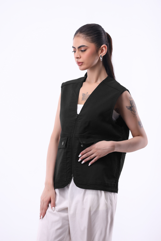 Pocket-detail Utility Vest in Black