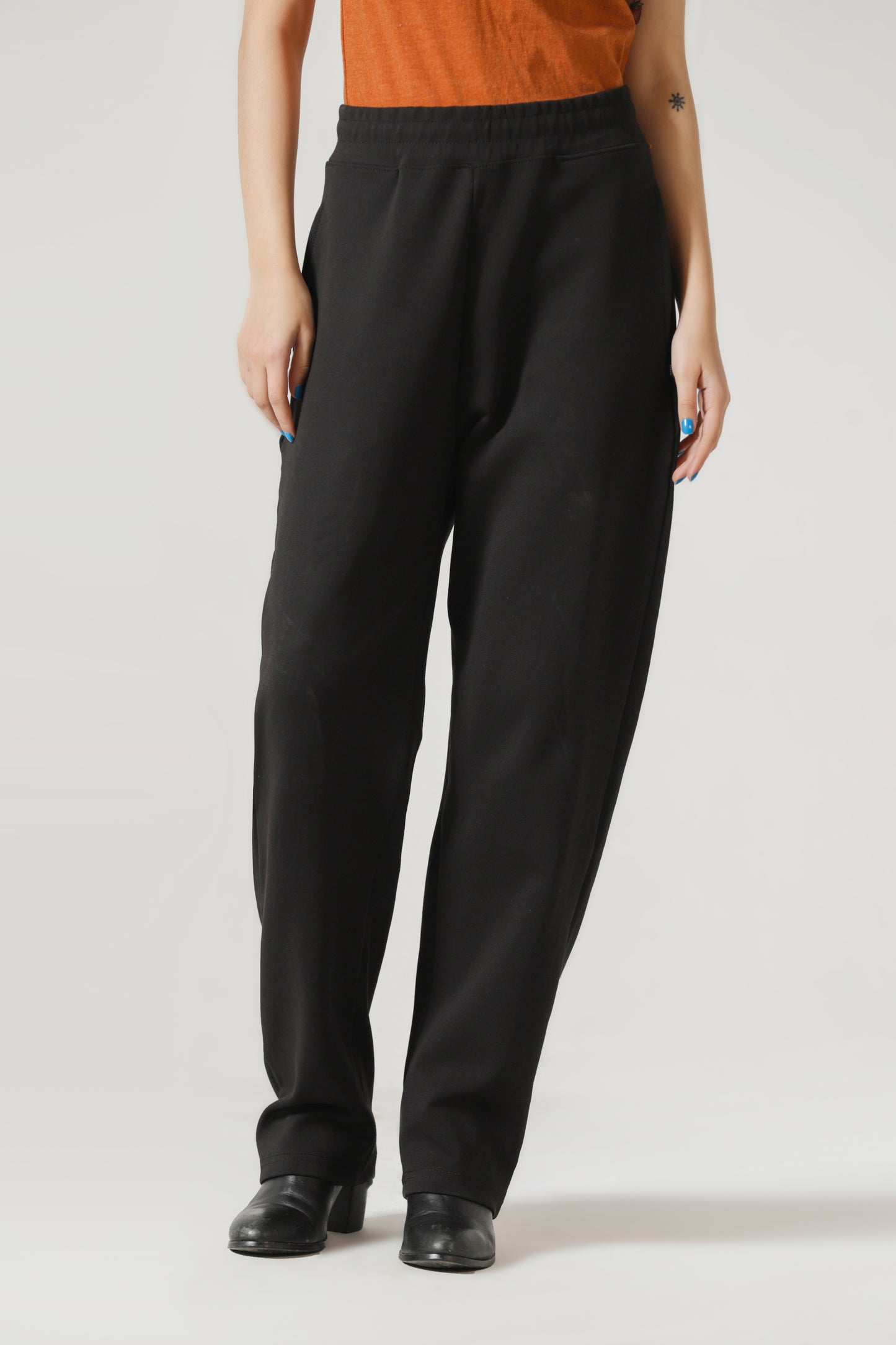 Straight-Fit Pants in Black