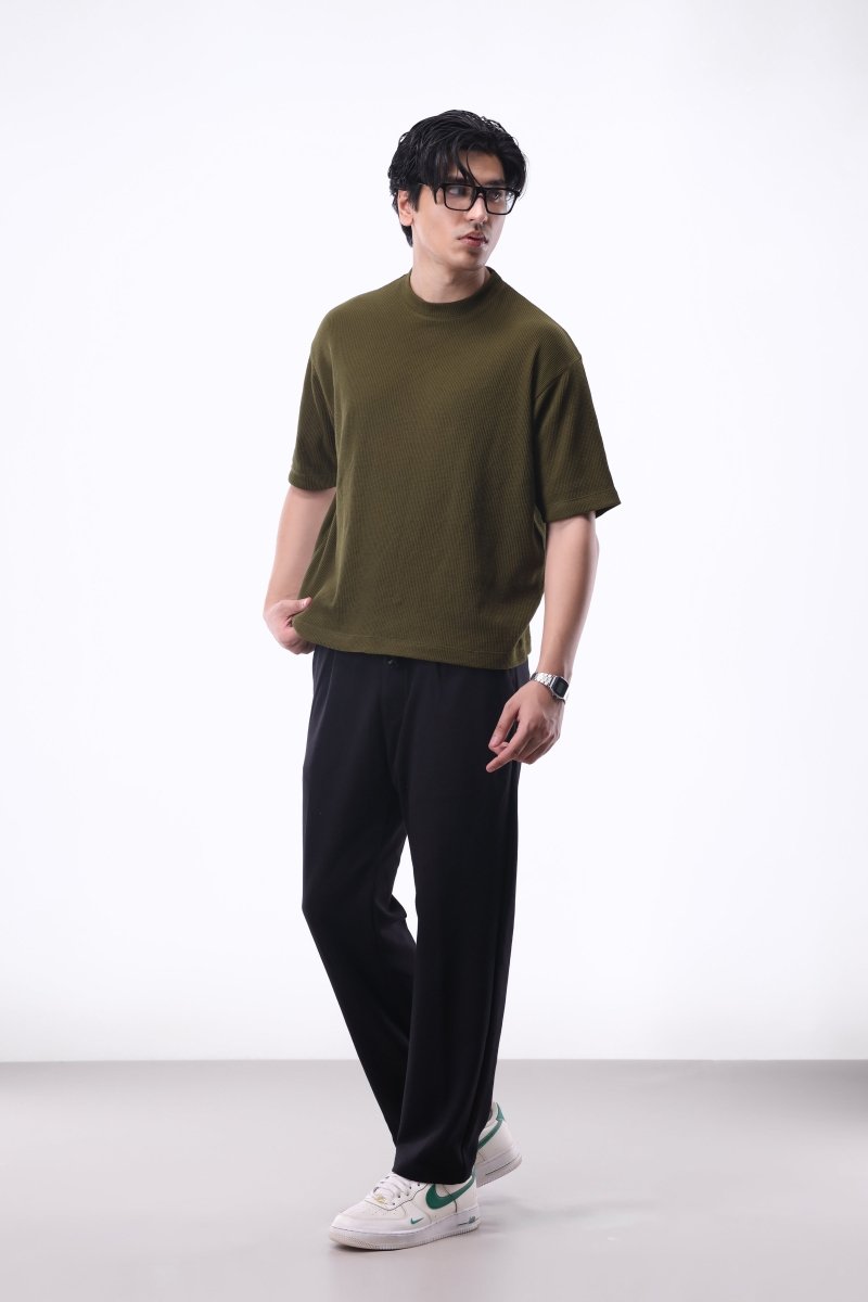 Casual Front Pleated Wide-leg Trouser in Black
