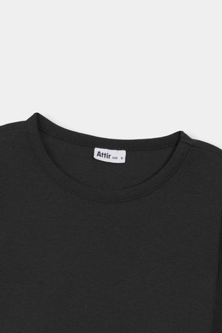 Fitted T-shirt in Black - AttirTEE