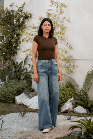 Fitted T-shirt in Wood Brown - AttirTEE