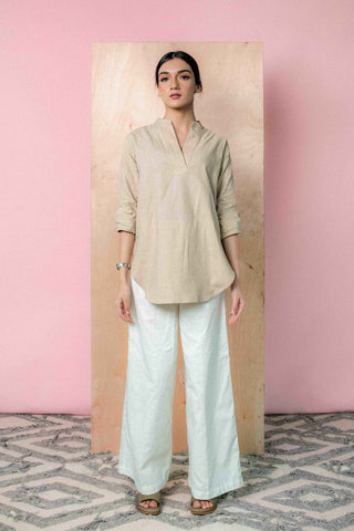 Long V - front Shirt in Khaki - AttirSHIRT