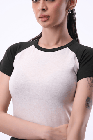 Raglan T-shirt in Black - AttirTEE