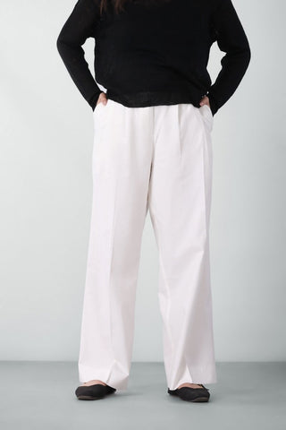 Wide - leg Pleated Pants in White - AttirPANT